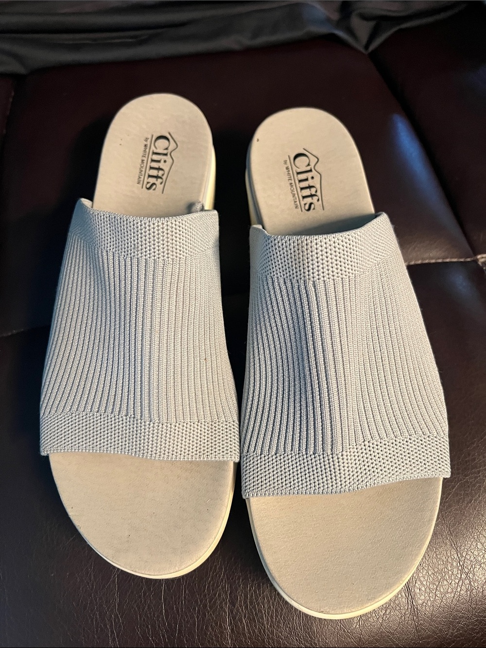 Cliffs by WHITE MOUNTAIN Women's Light Gray Knit Slide Sandals